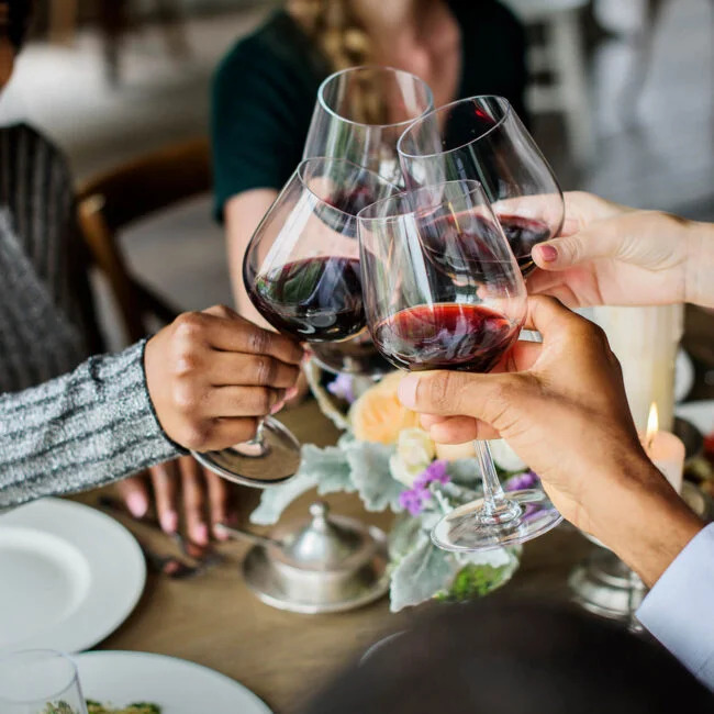 people-clinging-wine-glasses-together-in-restauran-2023-11-27-05-19-55-utc-650x650 (1)